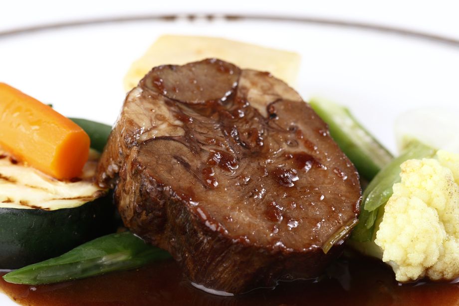 牛タンの煮込み（サラダ付き）（￥１６４４）