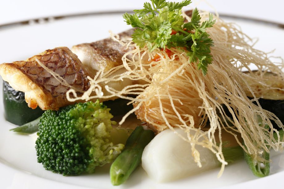 本日の魚料理（サラダ付き）（￥１４０４～）