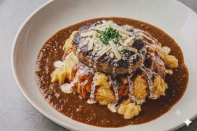 黒毛和牛入り手ごねハンバーグオムカレー
