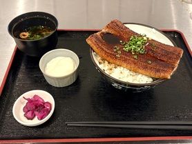 半身うな丼(味噌汁と漬け物付き)