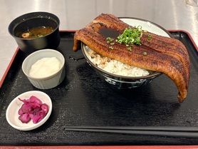 まるごとうな丼(味噌汁と漬け物付き)