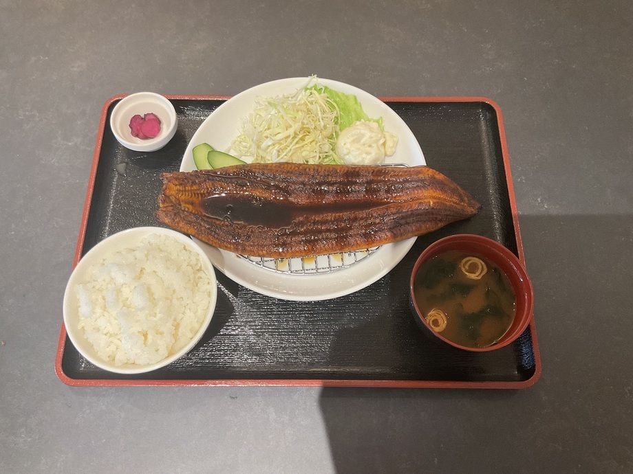 まるごとうなぎ定食(味噌汁・漬け物付き)