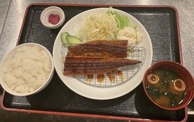 半身うなぎ定食(味噌汁・漬け物付き)