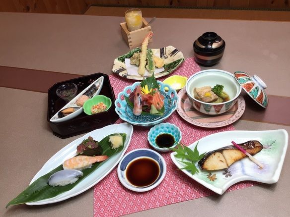 会席料理　‐茜‐