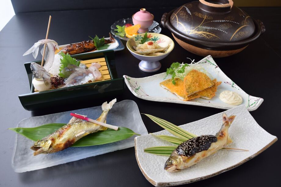 鮎コース（4,500円＋税　　4,950円　　より）