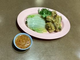 今週のチキンライス　骨付き鶏もも肉のハーブ蒸し焼き定食