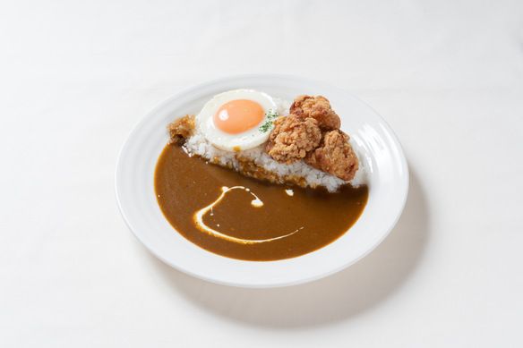 【200円引き】鶏竜田揚げと目玉焼きのカレー