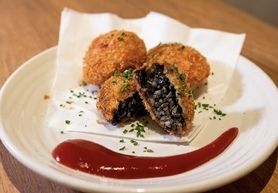 3種のリゾットコロッケ（イカ墨、チーズ、トリュフ）