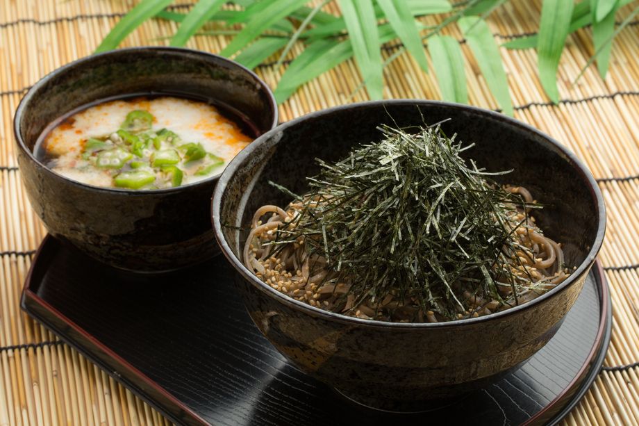 オクラとろろ蕎麦（８００円）