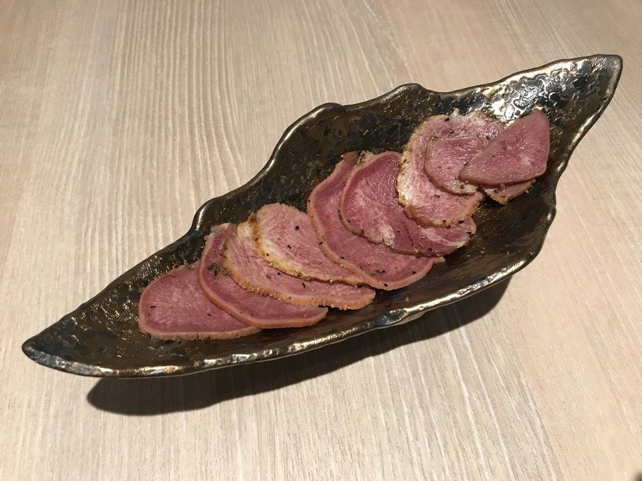 黒胡椒薫る 燻製・豚タンスモーク🐖✨