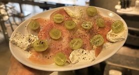 【マスカットフェア】季節のフルーツと生ハム