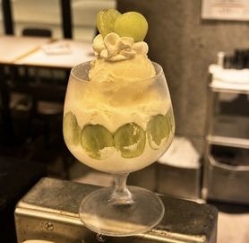 【マスカットフェア】季節のフルーツのデザートパフェ