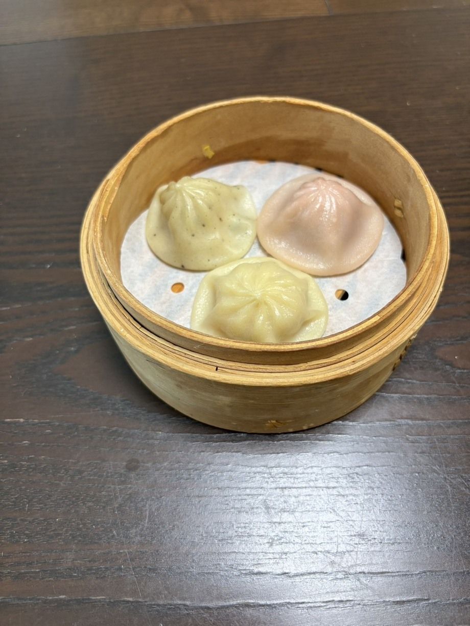 ⑦小籠包3種盛り（3個）牛肉・トリュフ・台湾風