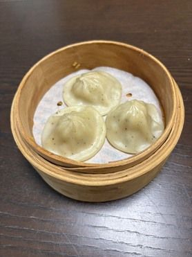 ⑥トリュフ入り小籠包（3個）