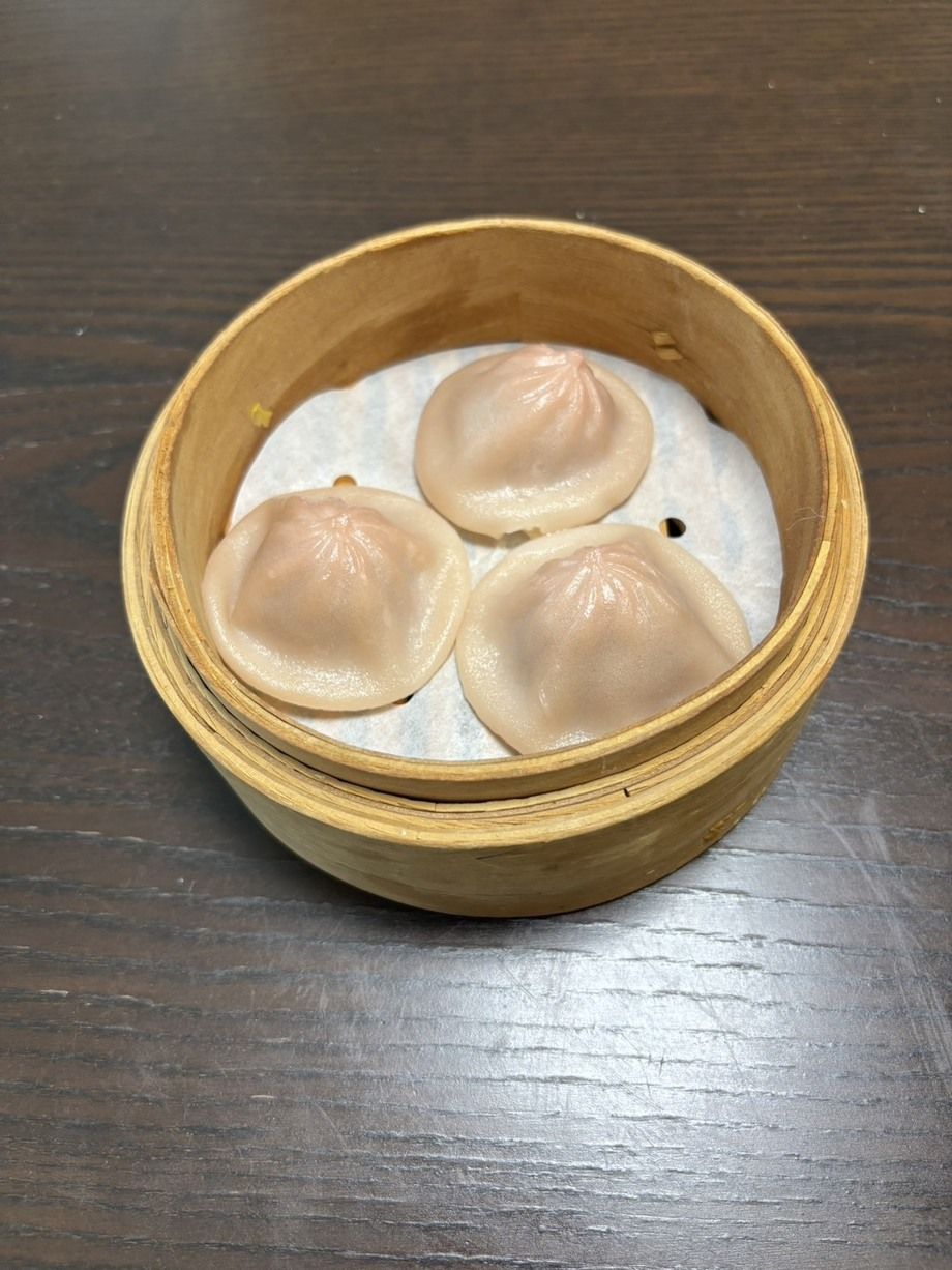 ④牛肉小籠包（3個）