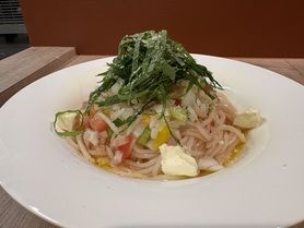 大葉トマトのさっぱり冷製パスタ〈米粉麺〉