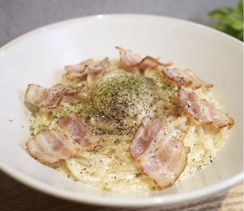 【サラダセット】豚骨×極濃クリームの「背徳カルボナーラ」🥓🥚 (茹で前生麺量200g)