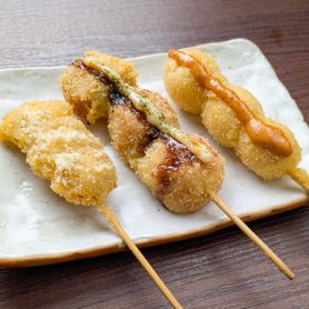 3本盛り合わせ【C】ベビーホタテバター醤油／タコつみれ／うずらのオーロラたまご