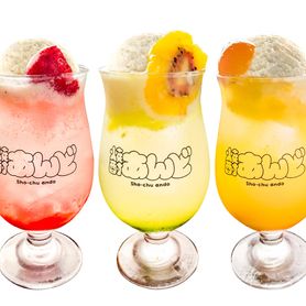果実ソースたっぷり！クリームソーダ