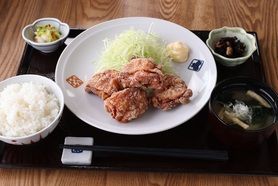 鶏の唐揚げ定食