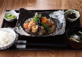 彩野菜と魚　揚げ豆腐の煮おろしがけ定食
