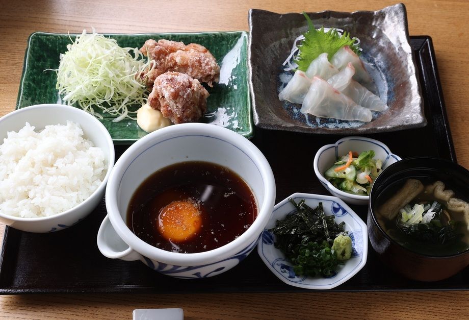 鯛めしと鶏の唐揚げ定食