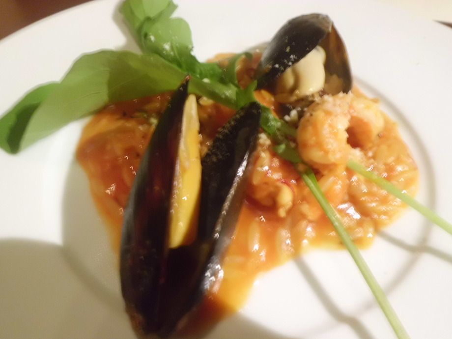 オマール海老とムール貝のリゾーニ～サフランの香りで～