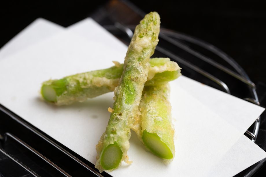 お酒も食事も　　天ぷら5品におつまみ、食事、デザート【星】6500円（天ぷら5種（魚介3種、野菜2種）、おつまみ3品、食事、デザート　　　　　　　　　　　記念日や大切な方とのお食事におすすめのコースです。 全5種の天ぷらに、酒菜3品、かき揚げ、デザートをご用意します。）