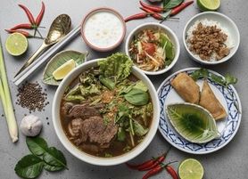 タイ風牛肉入り米麺スープ　プレミアムセット　Kwui Tiew Nua Premium SET
