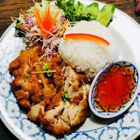 カオマンガイ　トード　Kao Man Gai Tod 　ข้าวมันไก่ทอด
