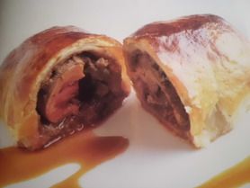 ポルチーニ茸とトリッパのパイで包んで焼いたファゴット