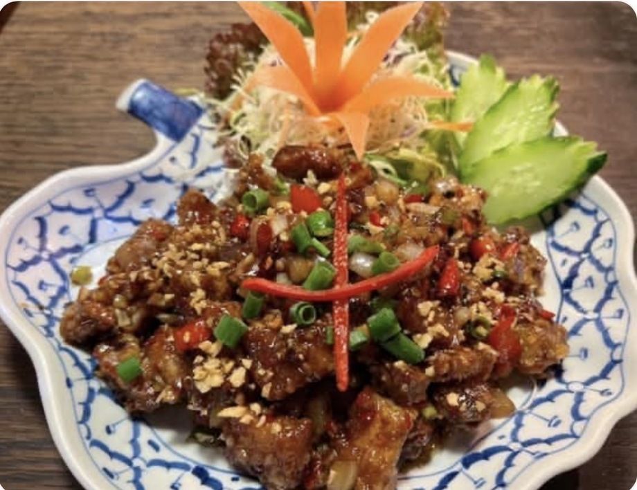 ムーサムチャン クアプリックルア  Mu Sarm Chen Kua Prik Kiae  หมูสามชั้นคั่วพริกเกลือ