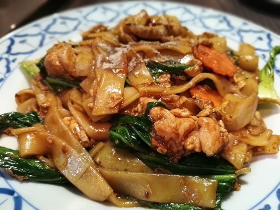 パッシーュ ムー  Pad See Ew Mu ผัดซีอิ้วหมู