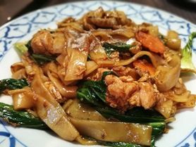 パッシーュ ムー  Pad See Ew Mu ผัดซีอิ้วหมู