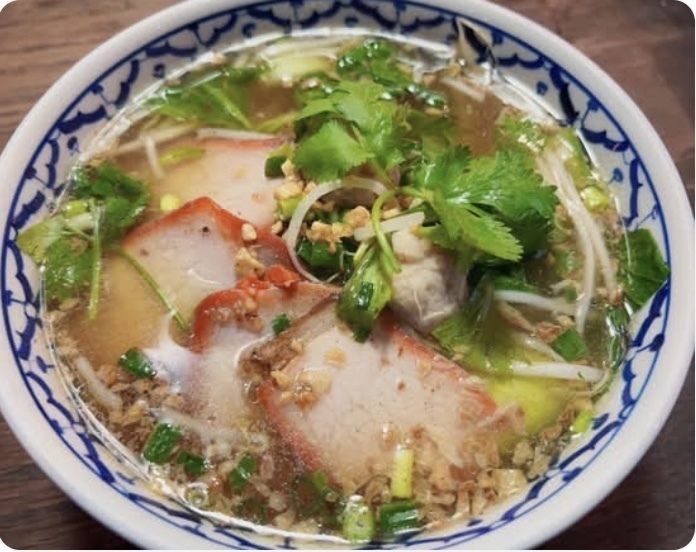 バーミー ナム ムーデーン Bamee Nam Mu Daeng บะหมี่นำ้หมูแดง