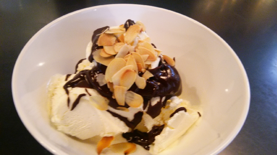 ビターチョコレートサンデー（650円）