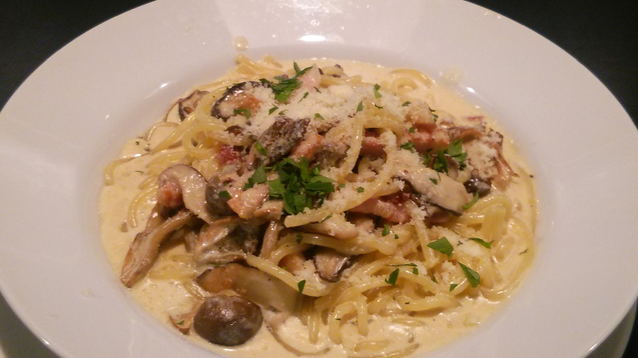 キノコとベーコン ポルチーニクリームソース（1,200円）