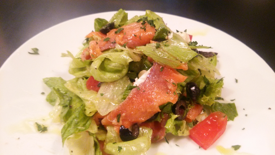 マルタ風ビーチサイドサラダ タプナード添え（800円）