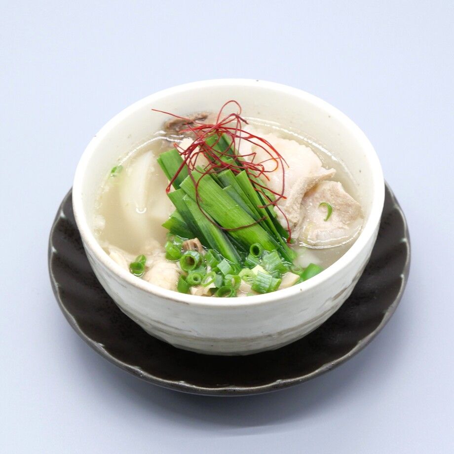 牛すじとホルモンの塩煮込み　塩もつ煮