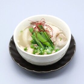 牛すじとホルモンの塩煮込み　塩もつ煮