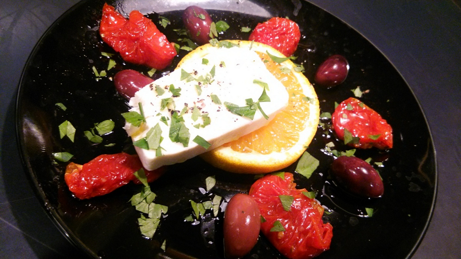 フェタチーズとカラマタオリーブ（540円）