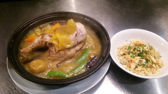 炭火焼ヒナ鶏のレモンタジン