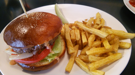 【Lunch】馬喰ハンバーガー ポテトとピクルス添え