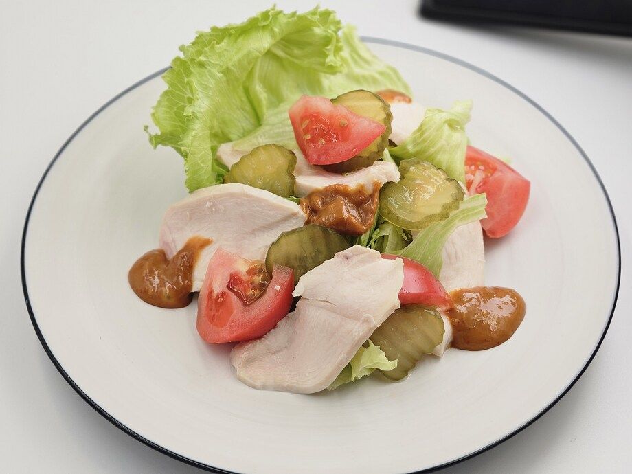 よだれ鶏の辛味噌マヨネーズ添え
