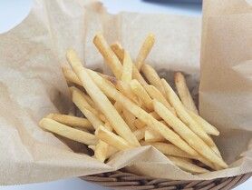 フライドポテト　燻製塩添え