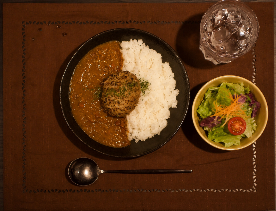 【ｻﾗﾀﾞ】ハンバーグカレー