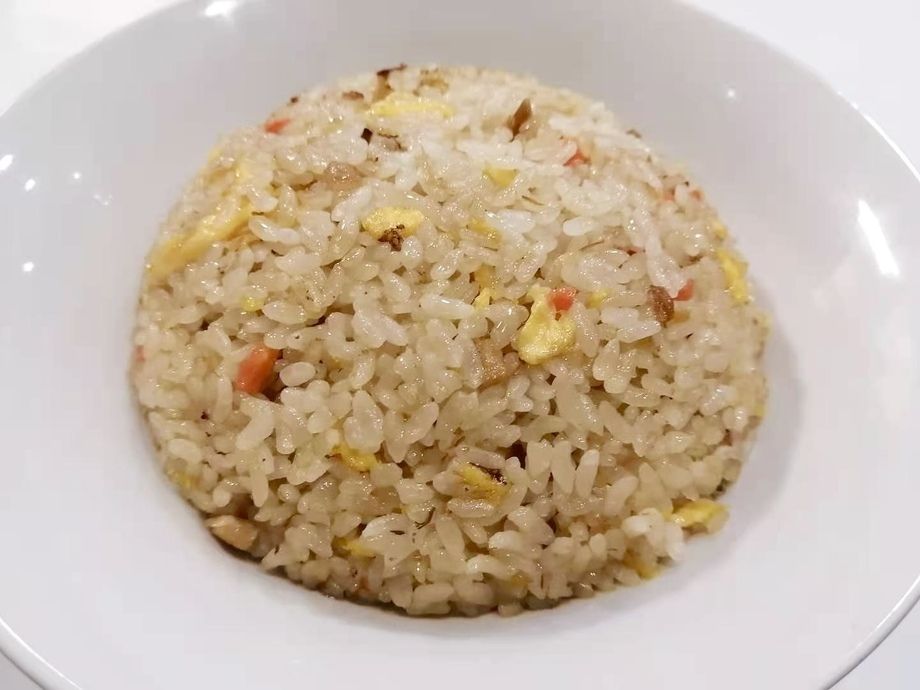 ニンニクチャーハン（690円）