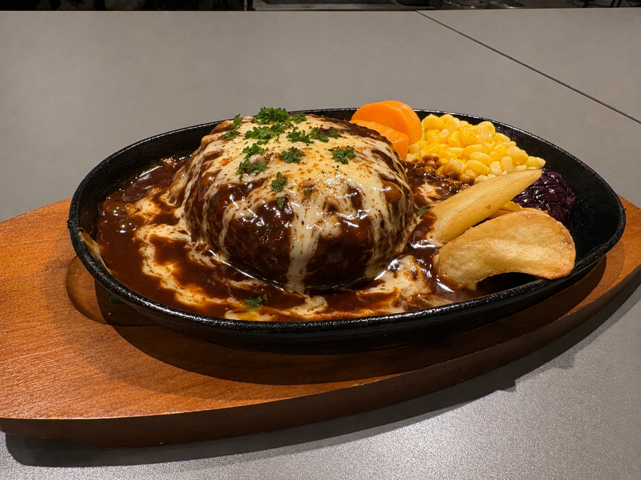 黒毛和牛入りジューシー手ごねハンバーグ（デミグラスソース）