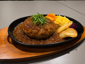 黒毛和牛入りジューシー手ごねハンバーグ（オニオンソース）