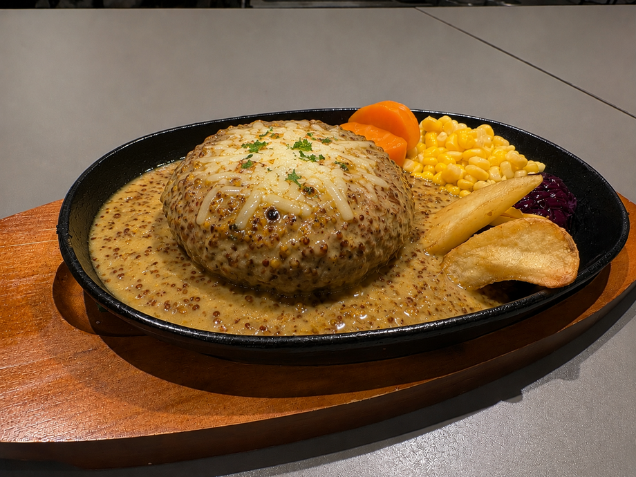 黒毛和牛入りジューシー手ごねハンバーグ（粒マスタードソース）